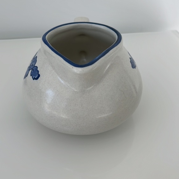 Pfaltgraff Yorktowne Gravy Boat Large Milk Creamer Blue Flowers - Picture 5 of 9